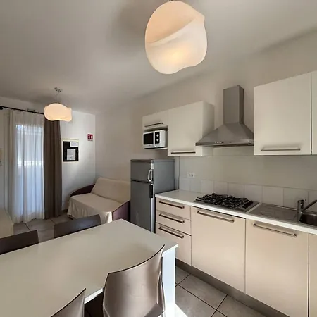 Wonderful With Attic In A Quiet Area 아파트 비비오네