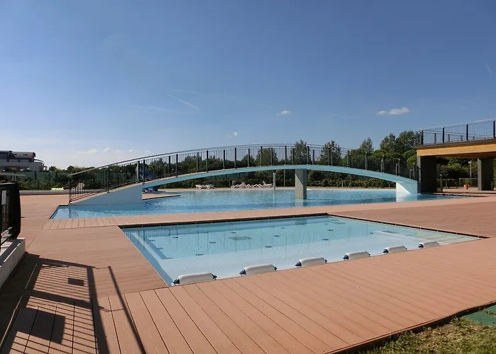 Wonderful With Attic In A Quiet Area 아파트 *