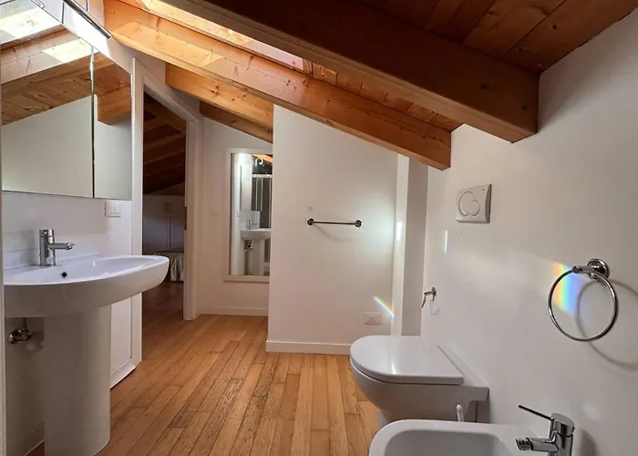 아파트 Wonderful With Attic In A Quiet Area *