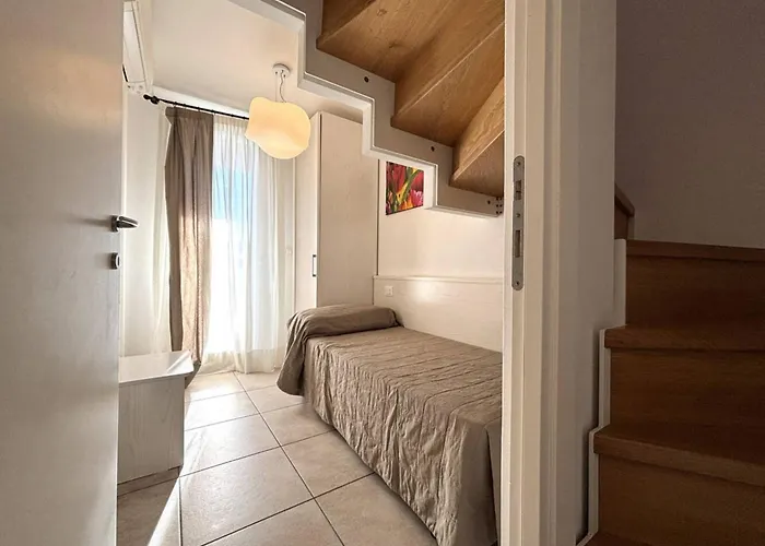 아파트 Wonderful With Attic In A Quiet Area