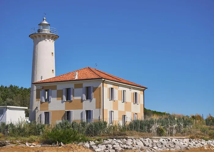 Wonderful With Attic In A Quiet Area 아파트