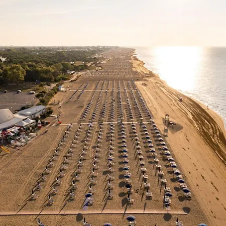 Апартаменти Wonderful With Attic In A Quiet Area