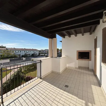 Wonderful With Attic In A Quiet Area Appartement *