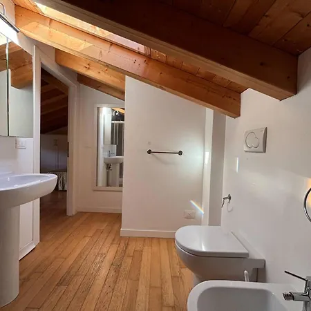 شقة Wonderful With Attic In A Quiet Area *